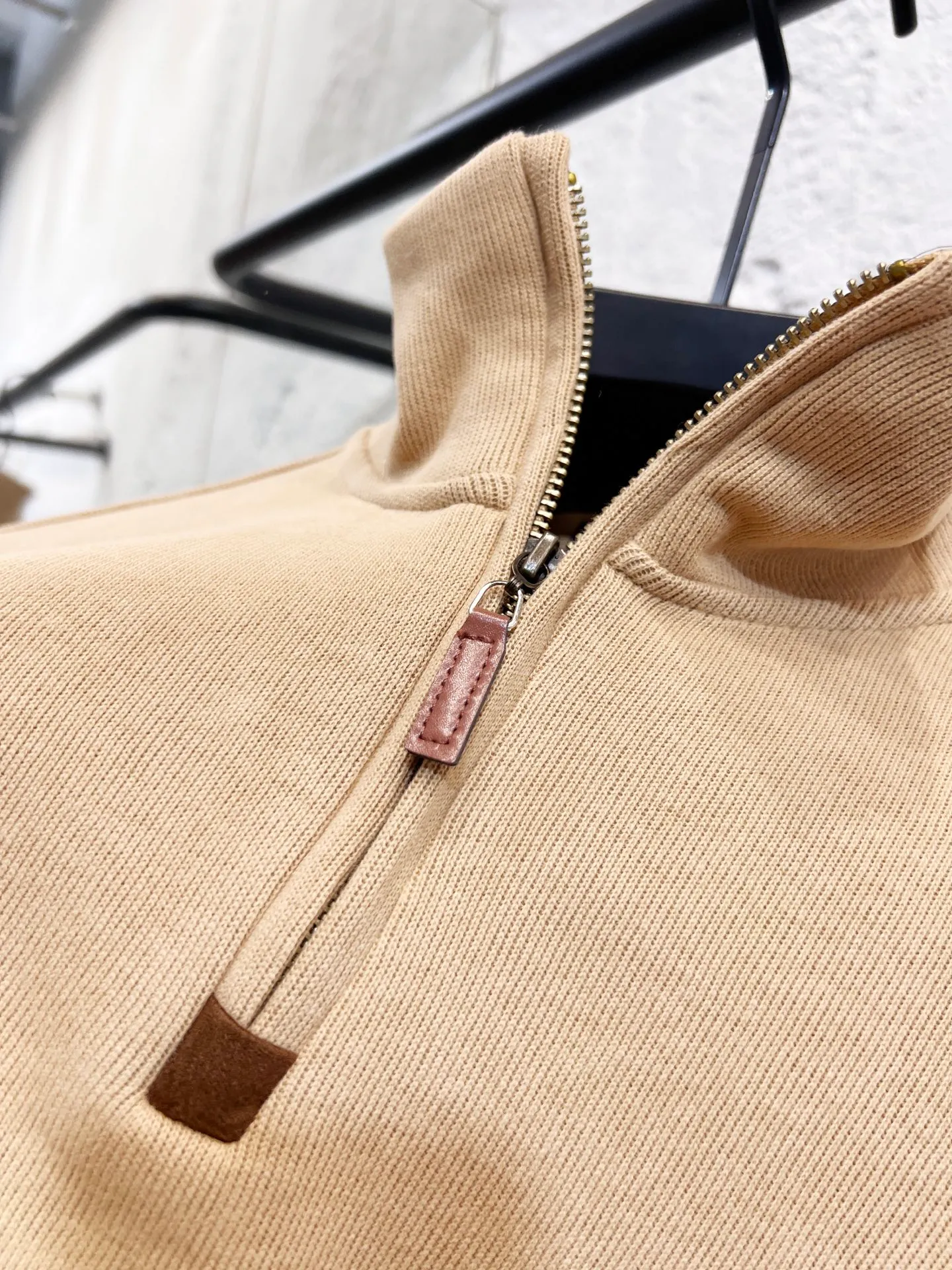P196 Style number: T69 2235# Actual pictures! ! Ralph Lauren Minnie fabric long-sleeved half-zip sweatshirt. Color: black, oatmeal gray, camel, dark gray, light gray, navy blue, milk white. A total of 7 colors. Size: M-100-120 catties L-120-140 catties XL-140-160 catties 2XL-160-180 catties